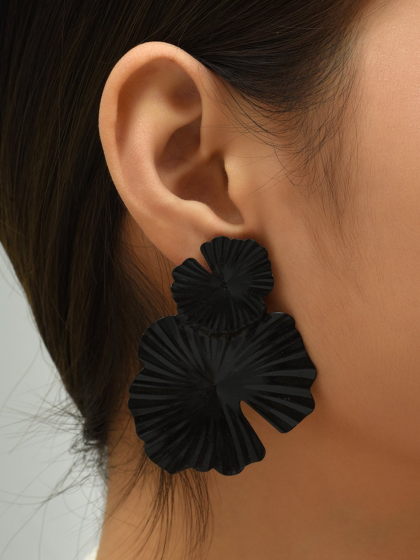 1Pair Fashion Iron Lotus Leaf Design Stud Earrings for Women for Daily Life